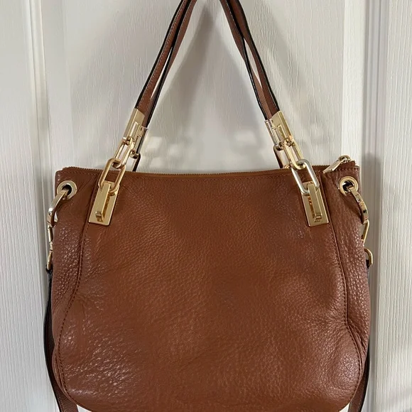Authentic Michael Kors Leather Crossbody Shoulder Bag - Picture 2 of 10